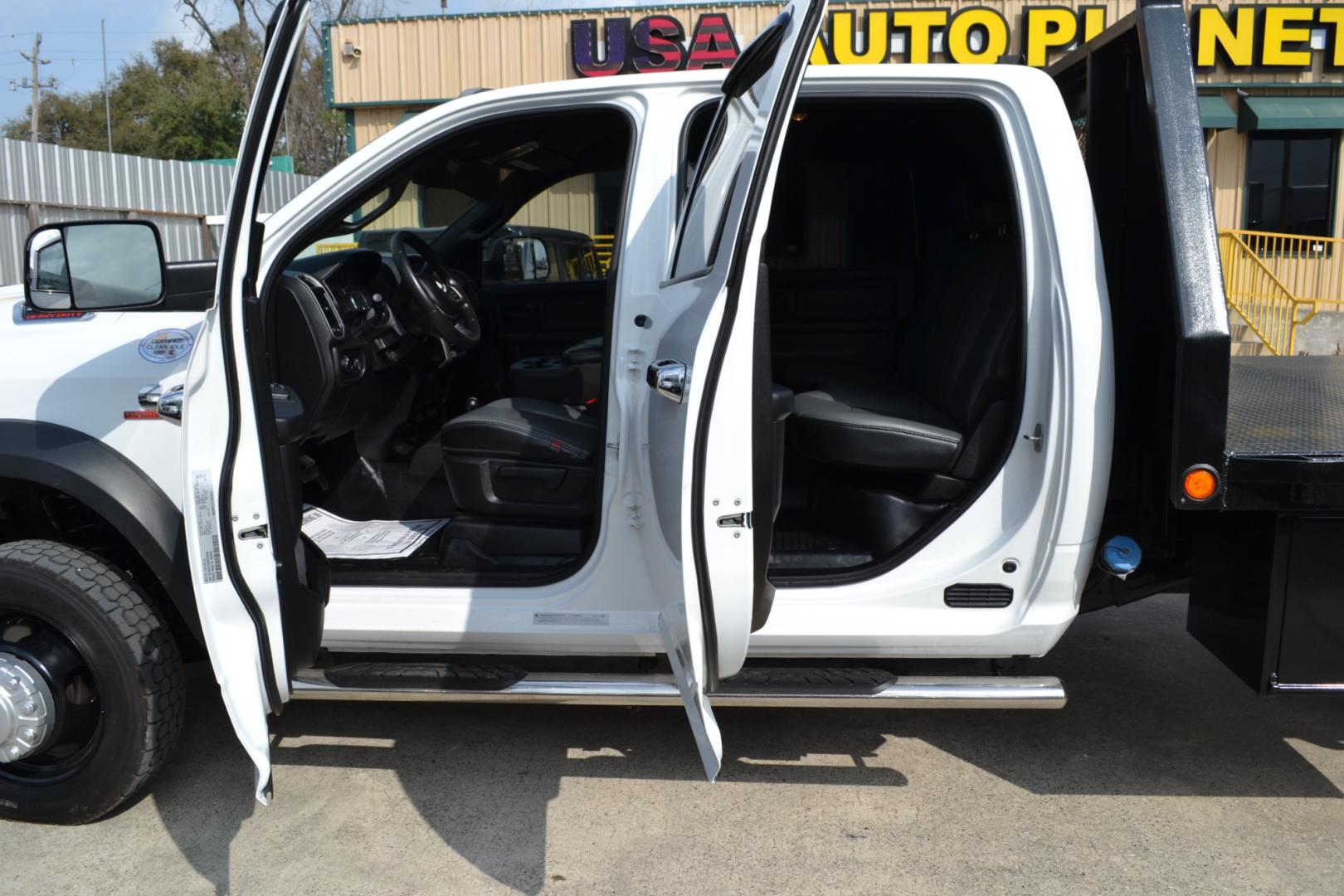 2021 WHITE /BLACK RAM SLT 4500 with an CUMMINS 6.7L TURBO DIESEL engine, AISIN A465 6SPD AUTOMATIC transmission, located at 9172 North Fwy, Houston, TX, 77037, (713) 910-6868, 29.887470, -95.411903 - Photo#10